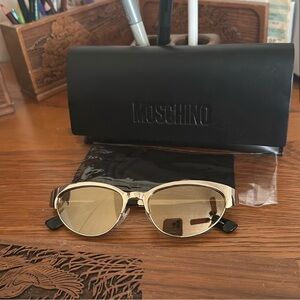 New..Moschino Gold Sunglasses 🕶️